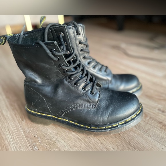 Dr. Martens “the original” Women’s Combat Boots size 7 - Picture 2 of 15